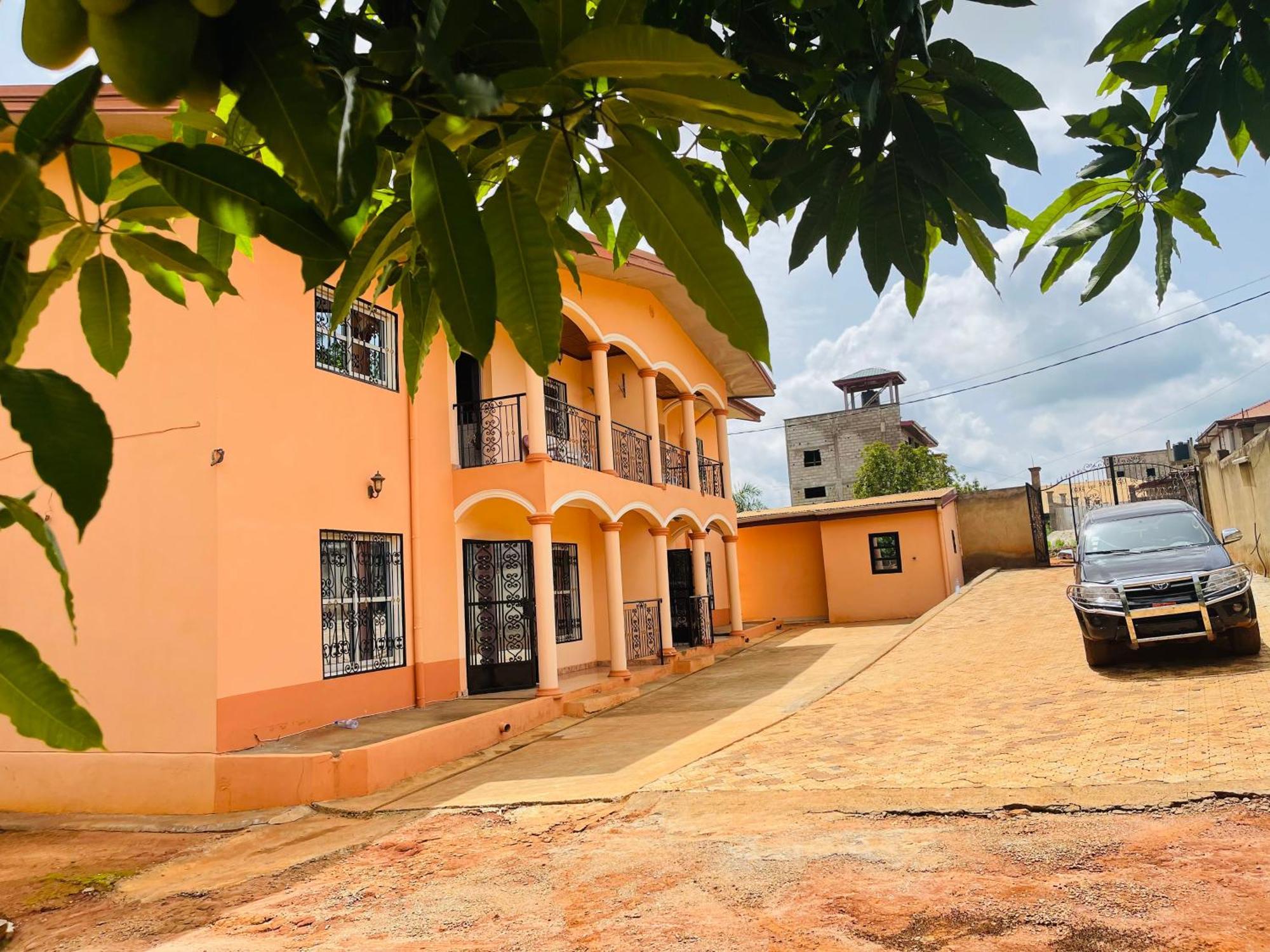 Villa contemporaine Yaoundé Extérieur photo